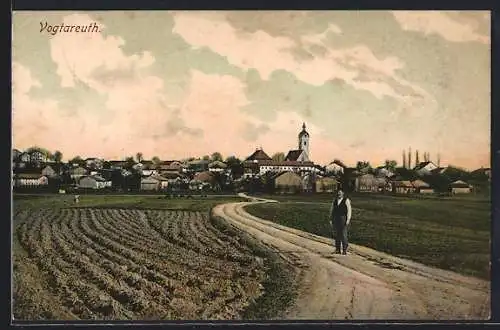AK Vogtareuth, Ortsansicht vom Feld mit Mann auf Feldweg