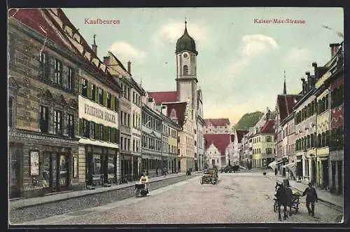 AK Kaufbeuren, Kaiser-Max-Strasse mit Geschäft Friedrich Boller, Pferdewagen, Auto, Frau mit Kinderwagen