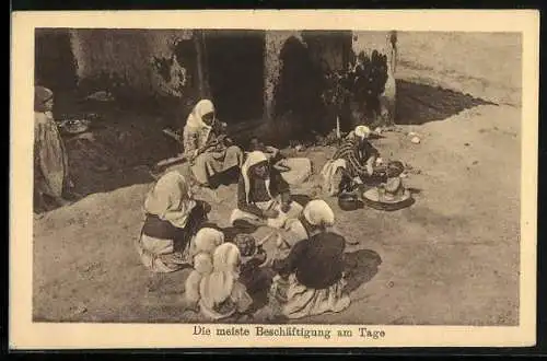 AK Sinti und Roma / Zigeuner im Gespräch auf einem Platz