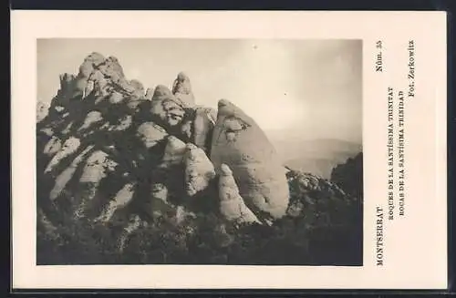 AK Montserrat, Rocas de la Santísima Trinidad