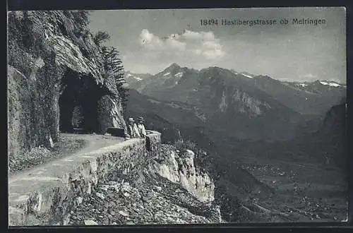 AK Meiringen, Haslibergstrasse mit zwei Männern