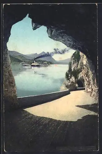 AK Beatenberg, Beatusstrasse am Thunersee, Dampfer und Bergpanorama von einem Strassentunnel aus