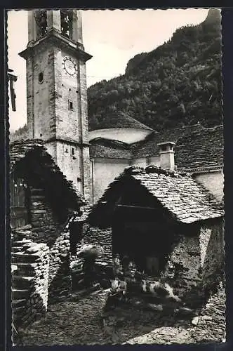 AK Sonogno, Ortspartie mit Glockenturm