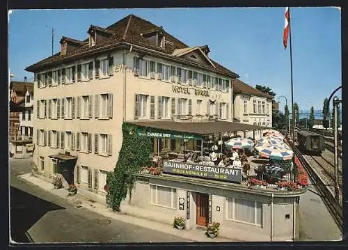 AK Wädenswil, Hotel-Restaurant Engel mit Terrasse, Bahnschienen und Strasse aus der Vogelschau