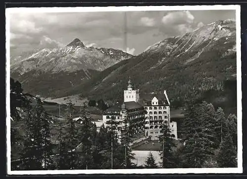 AK Zuoz /Engadin, Hotel Castell mit Piz d`Esan aus der Vogelschau