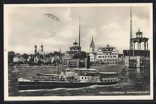 AK Friedrichshafen, Hafeneinfahrt mit Dampfer König Karl