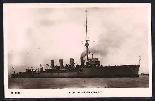 AK Kriegsschiff HMS Adventure auf See