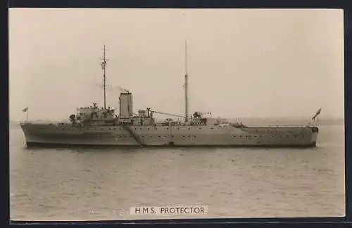 AK HMS Protector auf See