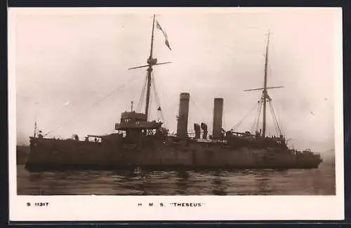 AK HMS Theseus auf See