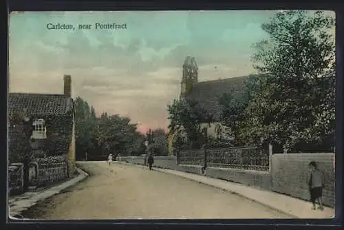 AK Carleton near Pontefract, Strassenpartie mit Kirche