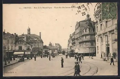 AK Troyes, Rue de la Republique, Place des Anciennes Boucheries, Strassenbahn