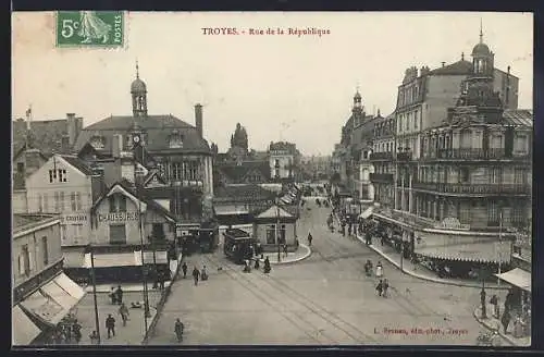 AK Troyes, Rue de la Republique, Strassenbahn
