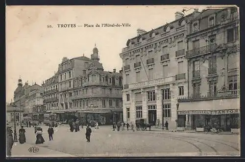 AK Troyes, Place de l`Hotel-de-Ville, Strassenbahn