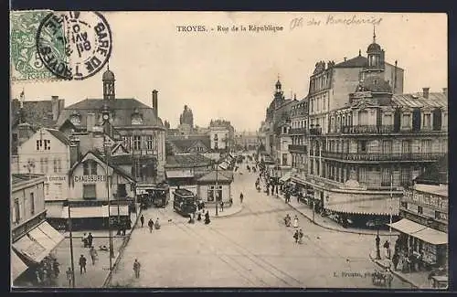AK Troyes, Rue de la Republique, Strassenbahn