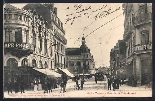 AK Troyes, Rue de la Republique, Café France, Strassenbahn