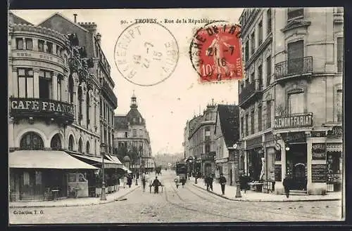 AK Troyes, Rue de la Republique, Strassenbahn, Café France