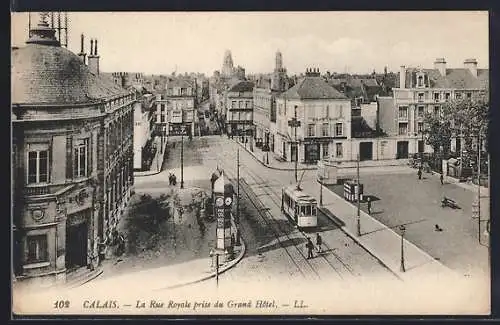 AK Calais, La Rue Royale prise du Grand Hotel, Strassenbahn