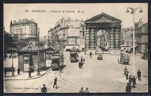 AK Bordeaux, Place de la Victoire, Strassenbahn