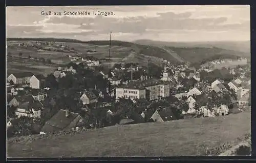 AK Schönheide i. Erzgeb., Ortsansicht von einem Hügel aus
