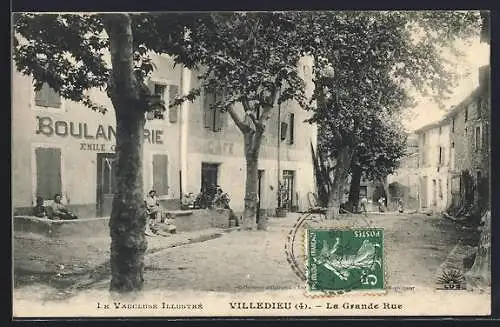 AK Villedieu, La Grande Rue