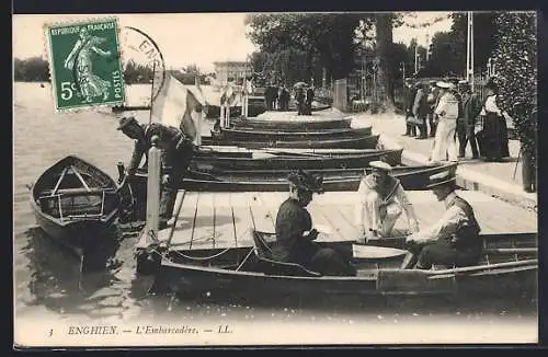 AK Enghien, L`Embarcadère avec barques et promeneurs