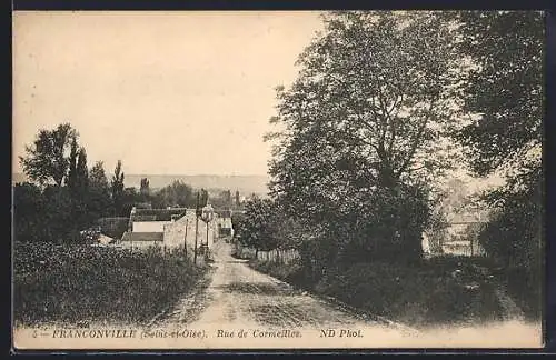 AK Franconville, Rue de Cormeilles avec arbres et maisons rurales