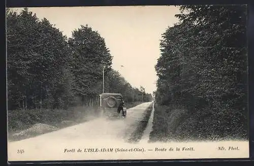 AK L`Isle-Adam, Route de la Forêt avec voiture sur le chemin poussiéreux