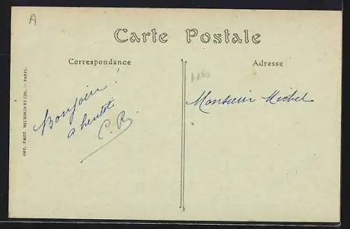 AK L`Isle-Adam, Route de la Forêt avec voiture sur le chemin poussiéreux