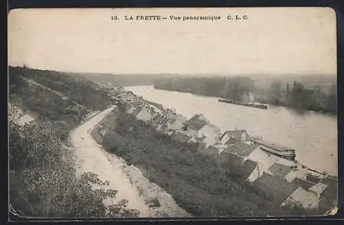 AK La Frette, Vue panoramique sur la rivière et les maisons du village