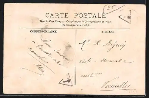 AK Menucourt, Le Château, Cour intérieure