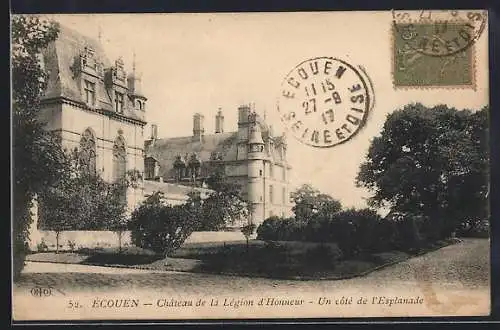 AK Écouen, Château de la Légion d`Honneur, Un côté de l`Esplanade