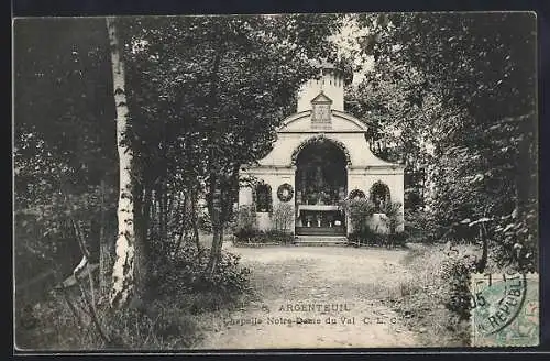 AK Argenteuil, Chapelle Notre-Dame du Val dans la forêt