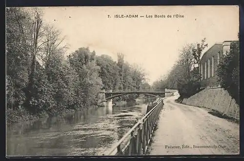 AK L`Isle-Adam, Les Bords de l`Oise avec vue sur le pont et la route bordée d`arbres