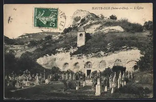 AK Haute-Isle, L`église et le cimetière troglodyte dans la falaise