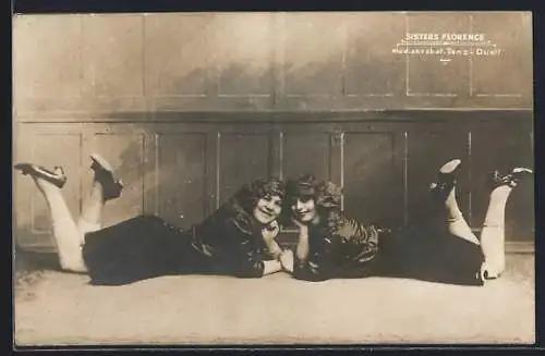AK Akrobatisches Tanz-Duett Sisters Florence liegen auf dem Boden
