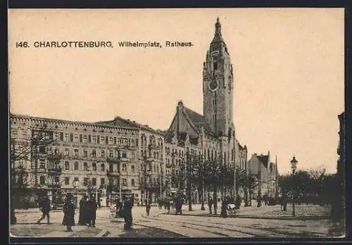 AK Berlin-Charlottenburg, Wilhelmplatz, Rathaus, Strassenpartie mit Passanten