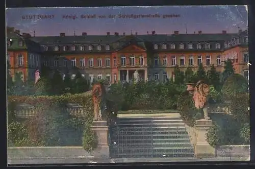 AK Stuttgart, Königl. Schloss aus der Schlossgartenstrasse mit Löwenstatuen am Eingang
