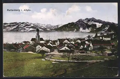 AK Rettenberg i. Allgäu, Ortsansicht mit Bergpanorama aus dem Nebel