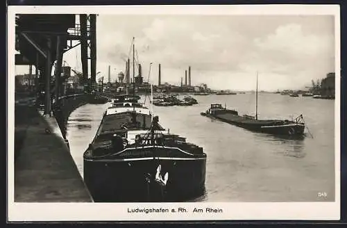 AK Ludwigshafen a. Rh., Rheinpartie vom Hafen mit Schiffen