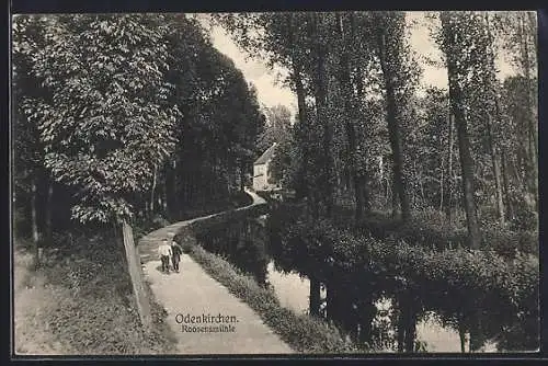 AK Odenkirchen, Roosenmühle mit Flusspartie und Spaziergängern