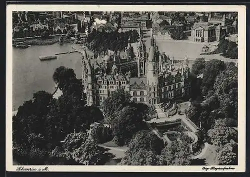 AK Schwerin i. M., Fliegeraufnahme vom Schloss mit Umgebung