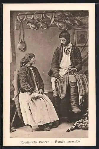 AK Rumänische Bauern in Trachten in der Stube