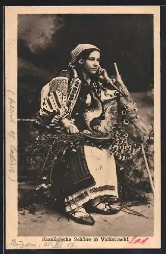 AK Rumänische Schöne in Volkstracht