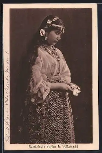 AK Rumänische Schöne in Volkstracht