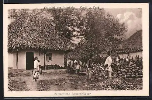 AK Rumänische Bauernhäuser mit Bauern in Trachten bei der Arbeit