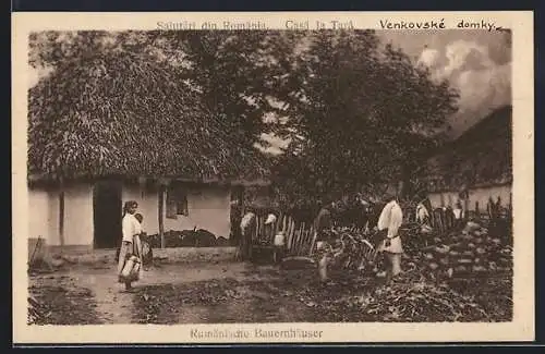 AK Rumänische Bauern in Trachten vor Bauernhaus