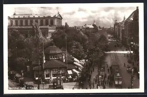 AK Hannover, Café Kröpcke, Strassenpartie mit Strassenbahn und Passanten