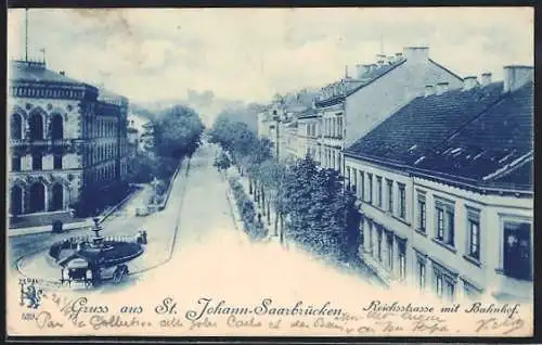 AK St. Johann-Saarbrücken, Reichsstrasse mit Bahnhof und Springbrunnen