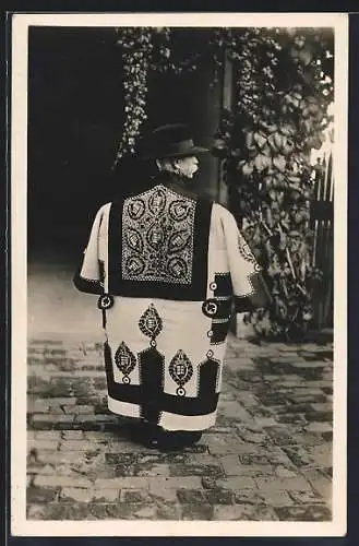 AK Mann in Debrecener Seidenmantel