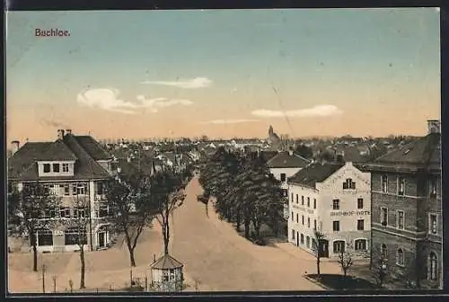 AK Buchloe, Kreuzung mit Bahnhof-Hotel, Kiosk, Strasse und Ortspanorama aus der Vogelschau